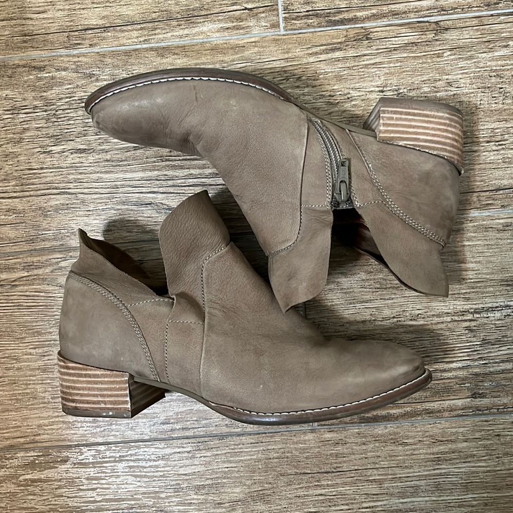 Seychelles Suede Leather booties